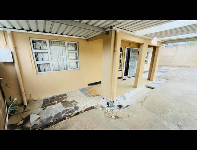 3 BEDROOM HOUSE FOR SALE IN KWAMASHU